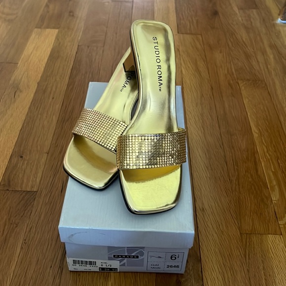 NWT Studio Roma open toe slide in gold with block heel size 6.5 - Picture 2 of 9